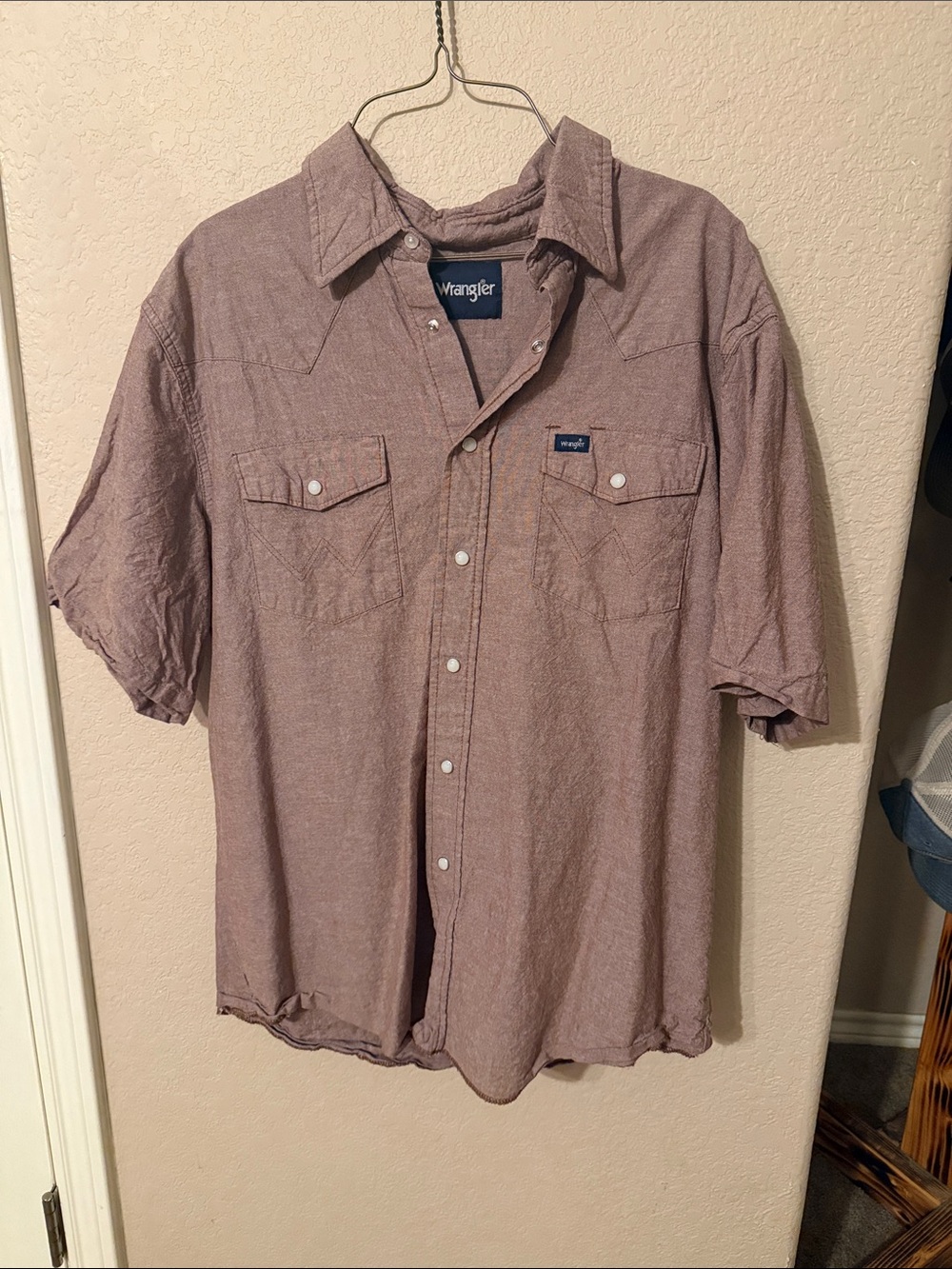 Wrangler Short Sleeve Pearl Snap Shirt in Dusty Mauve